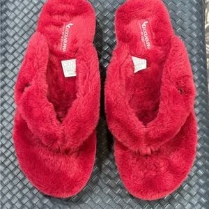 Acorn Women's Red Fuzzy Slippers